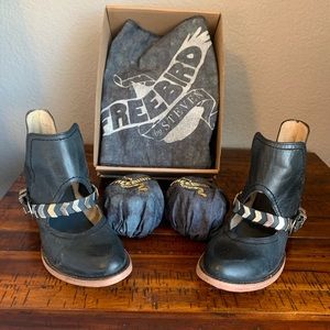 Freebies by Steven Blade booties, size 9